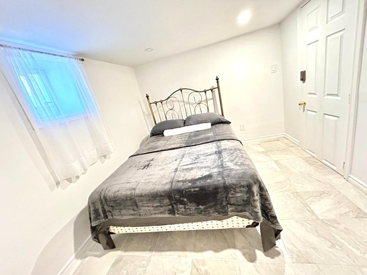 Aubin Paradise Housing Windsor Exterior photo